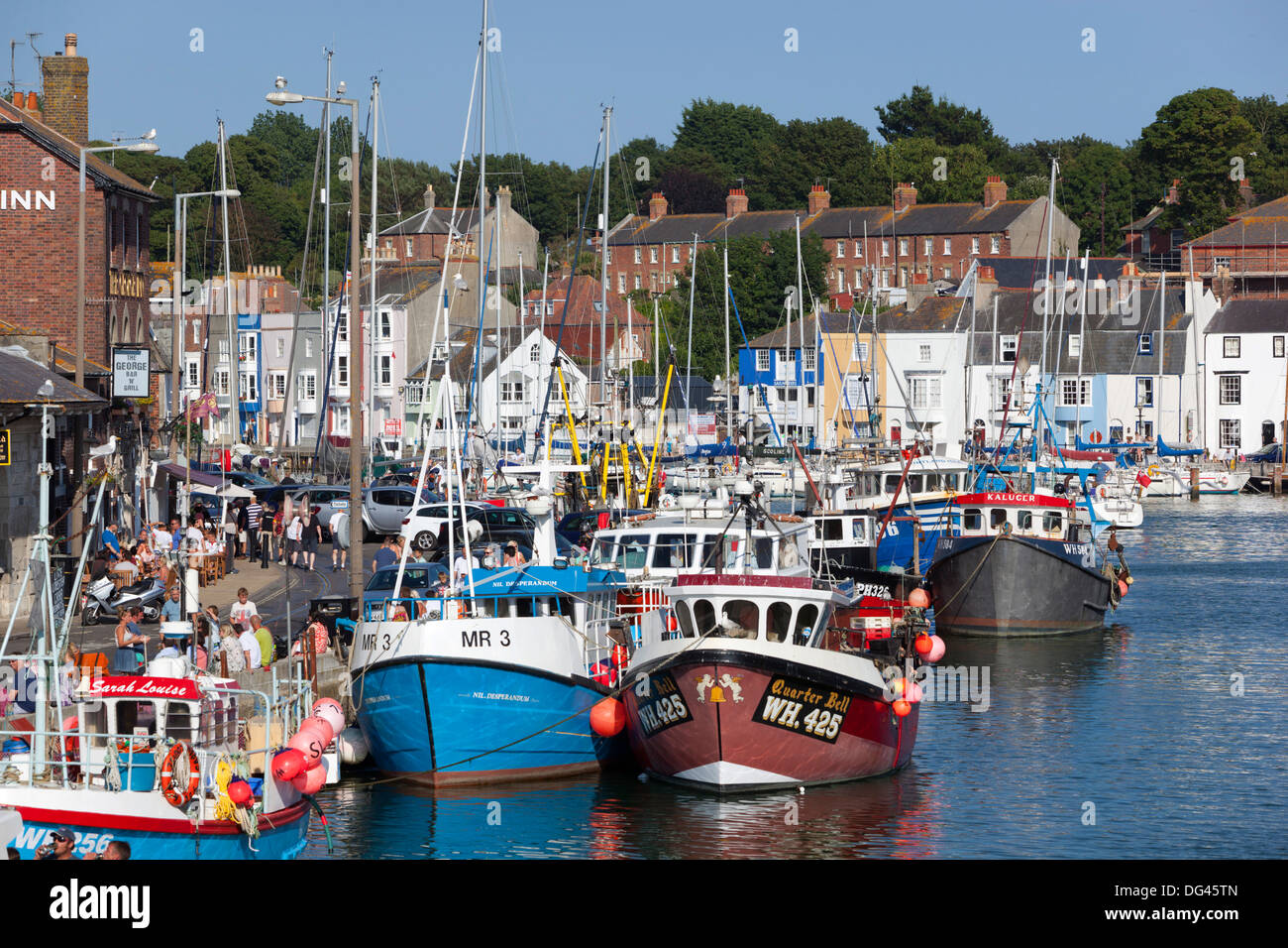 Bateaux de pêche dans le Vieux Port, Weymouth, Dorset, Angleterre, Royaume-Uni, Europe Banque D'Images