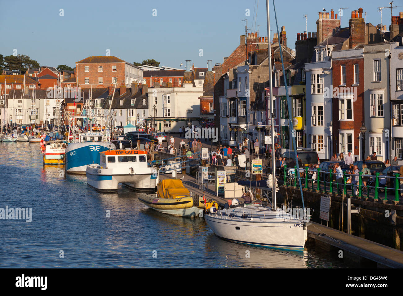 Bateaux de pêche dans le Vieux Port, Weymouth, Dorset, Angleterre, Royaume-Uni, Europe Banque D'Images