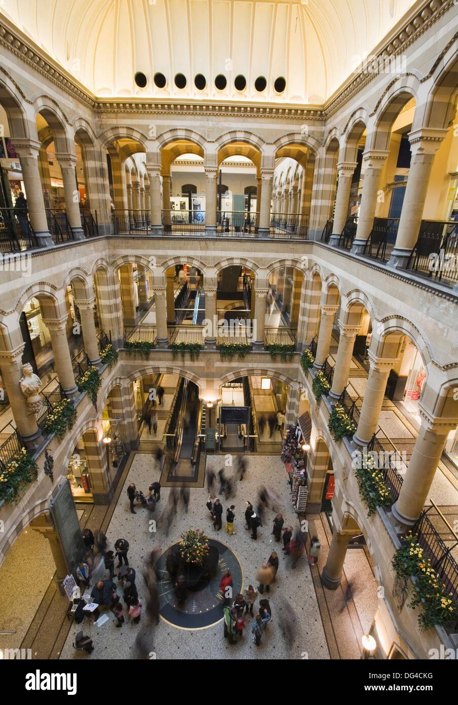 Le centre commercial Magna Plaza, Amsterdam, Pays-Bas Photo Stock - Alamy