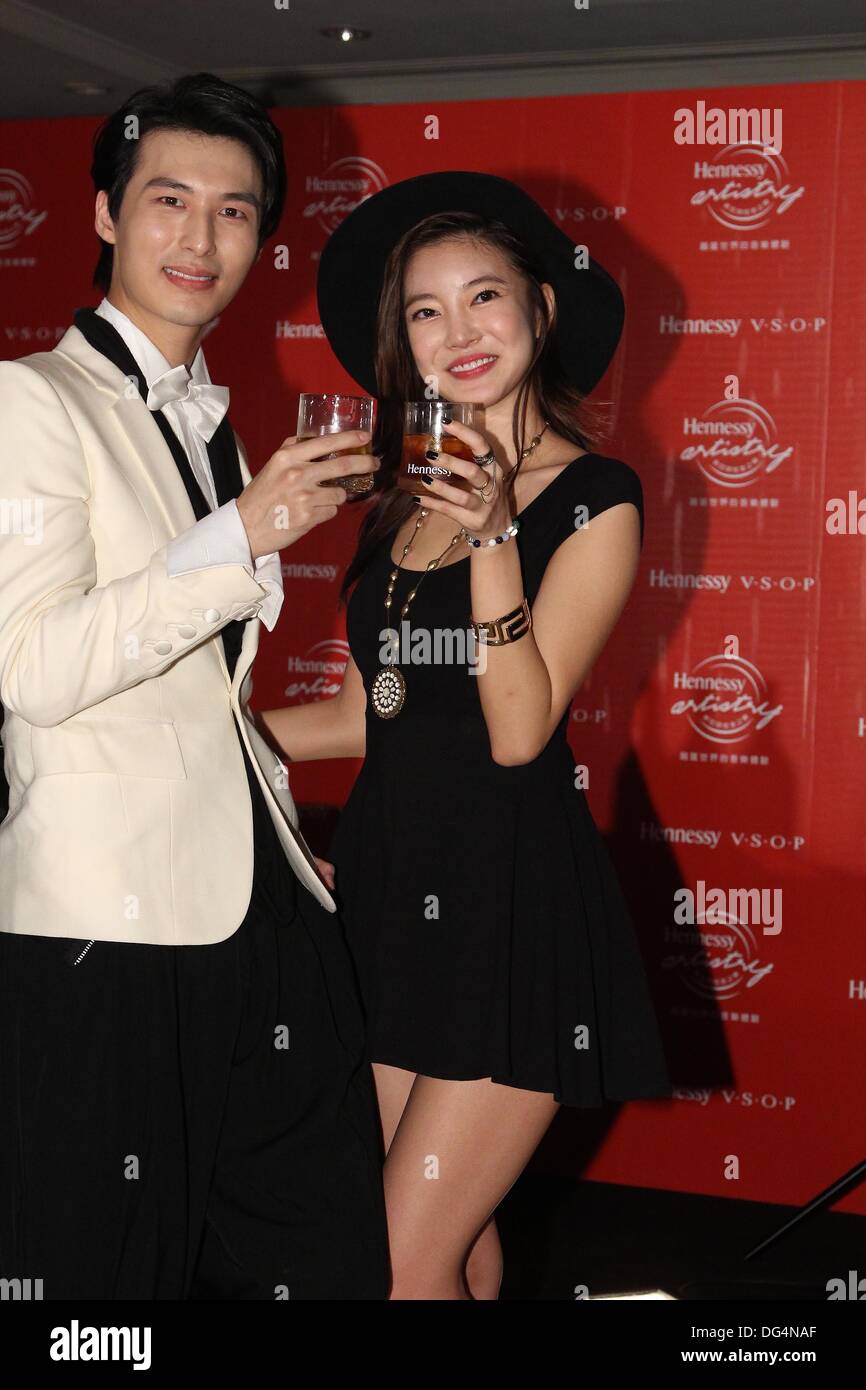 Taipei, Chine. Oct 11, 2013. Singer Yen-j et la chanteuse coréenne NS YOON-G assister à la conférence de presse à Taipei, Chine Le vendredi 11 octobre 2013. © TopPhoto/Alamy Live News Banque D'Images