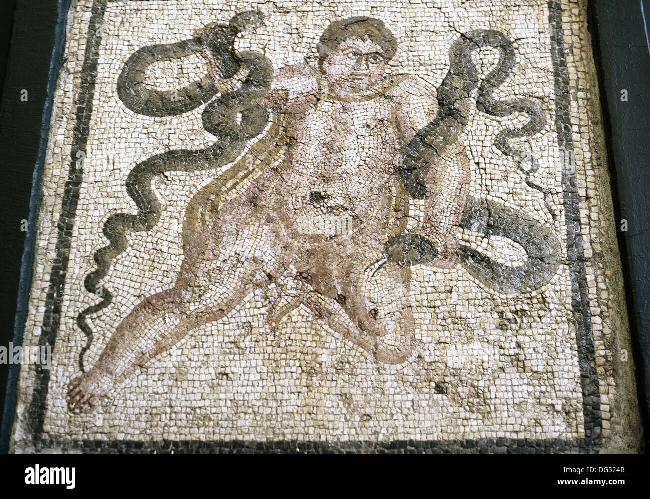 Heracles. Héros divin dans la mythologie grecque. Mosaïque romaine. Héraclès enfant avec des serpents. Antakya. La Turquie. Banque D'Images