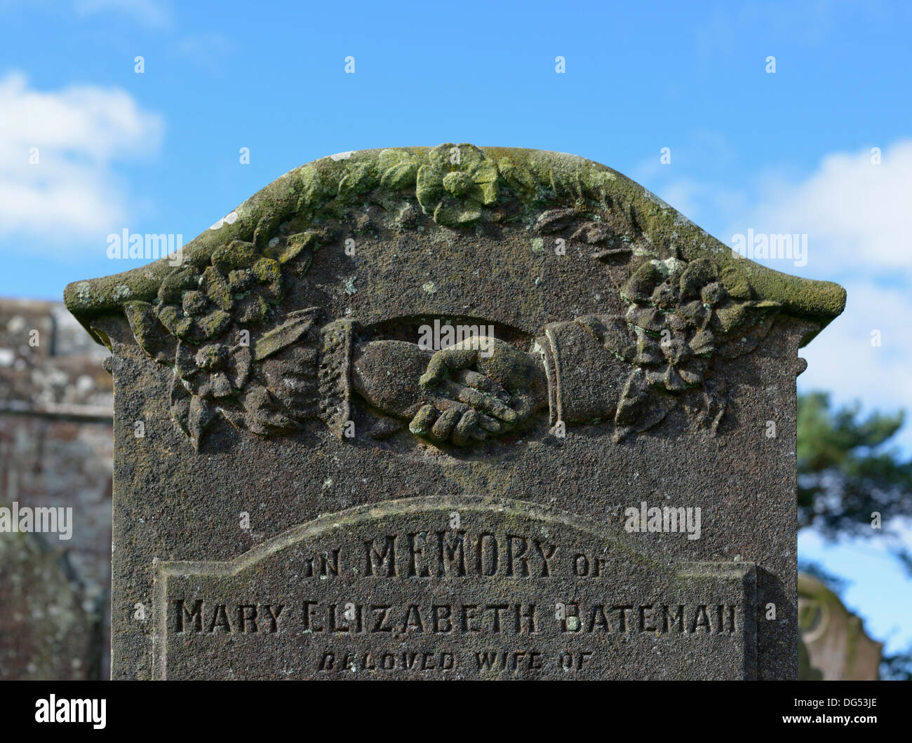 Pierre tombale avec poignée design. Église de Saint Michel. Bowness-on-Solway, Cumbria, Angleterre, Royaume-Uni, Europe. Banque D'Images