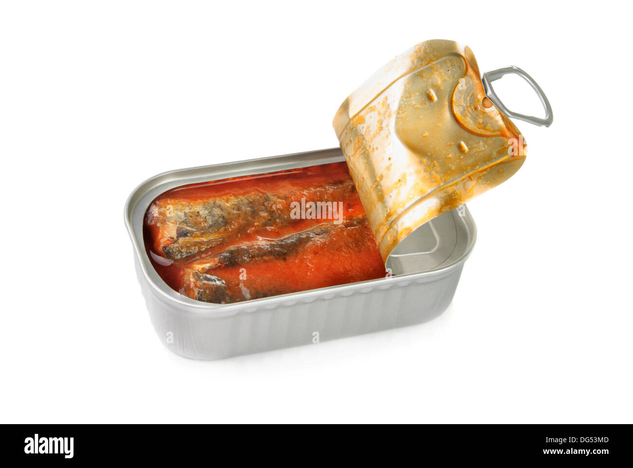 Ouverture du pot de sardines à la sauce tomate Banque D'Images