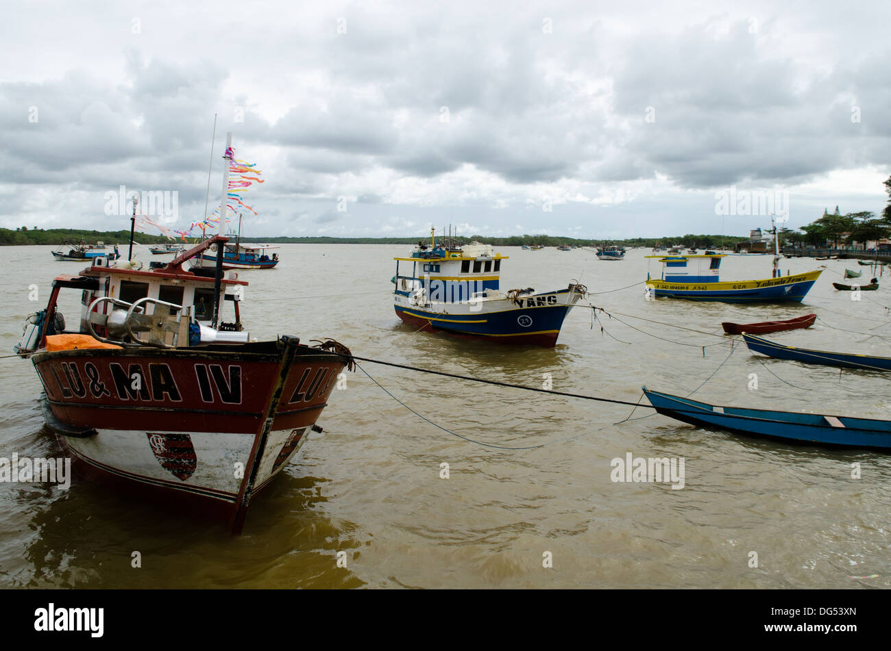 Les bateaux de pêche ancrés à Conceição da Barra, l'état d'Espirito Santo, Brésil Banque D'Images