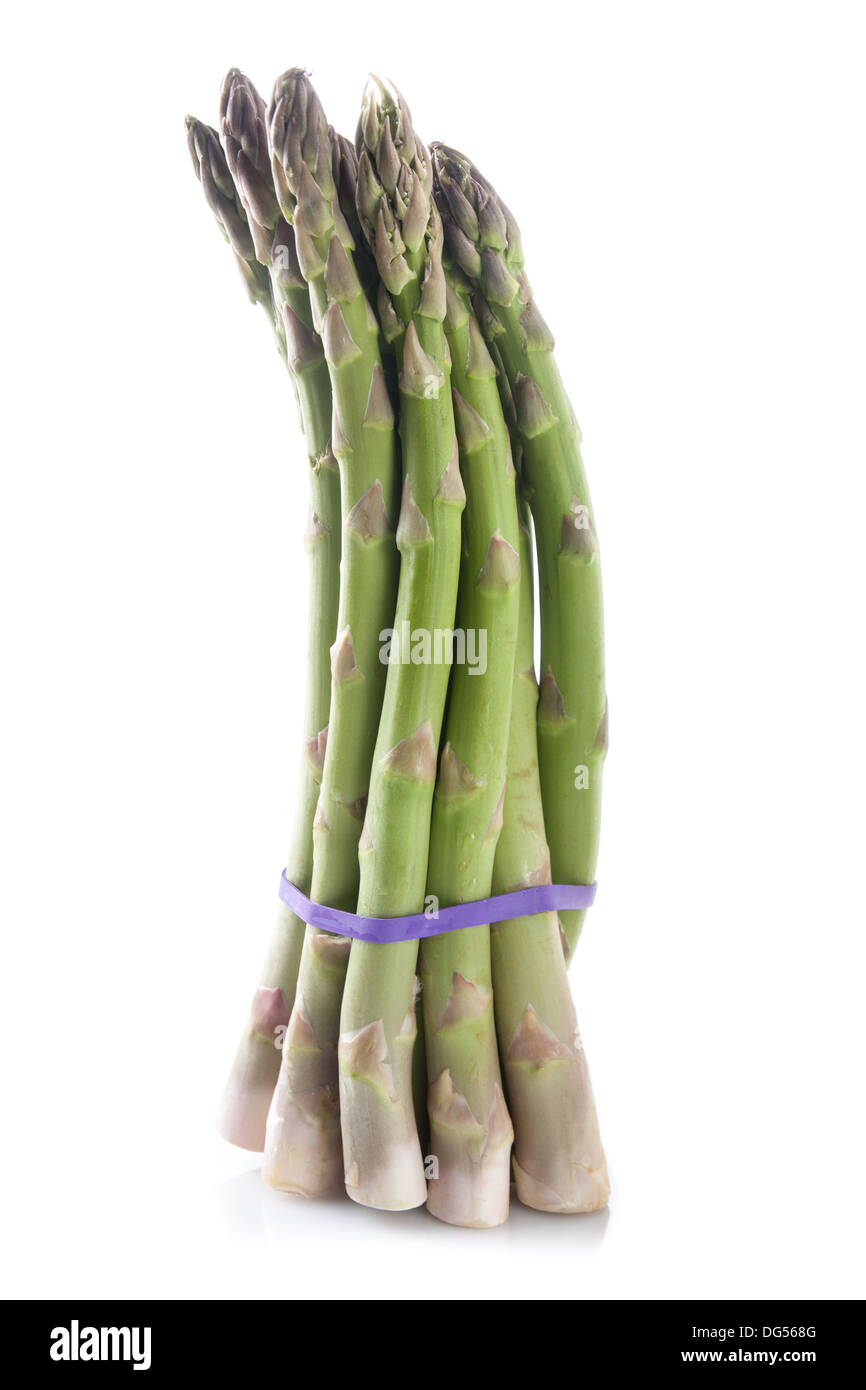 Tas de matières isolées d'asperges vertes Banque D'Images