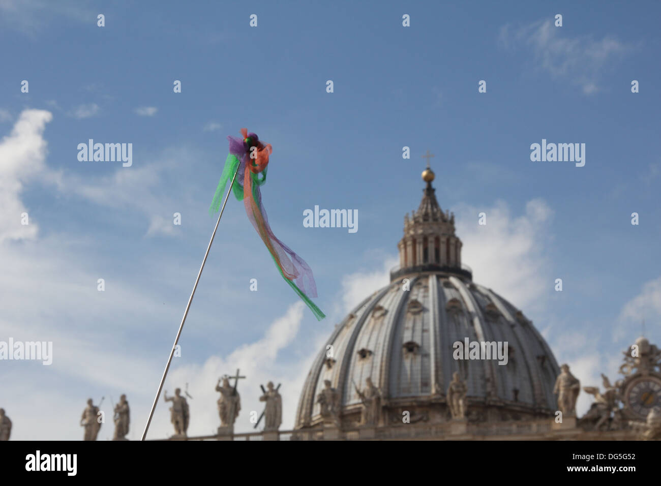 Tour guide ruban sur stick sur la place Saint-Pierre à Rome, Italie Banque D'Images