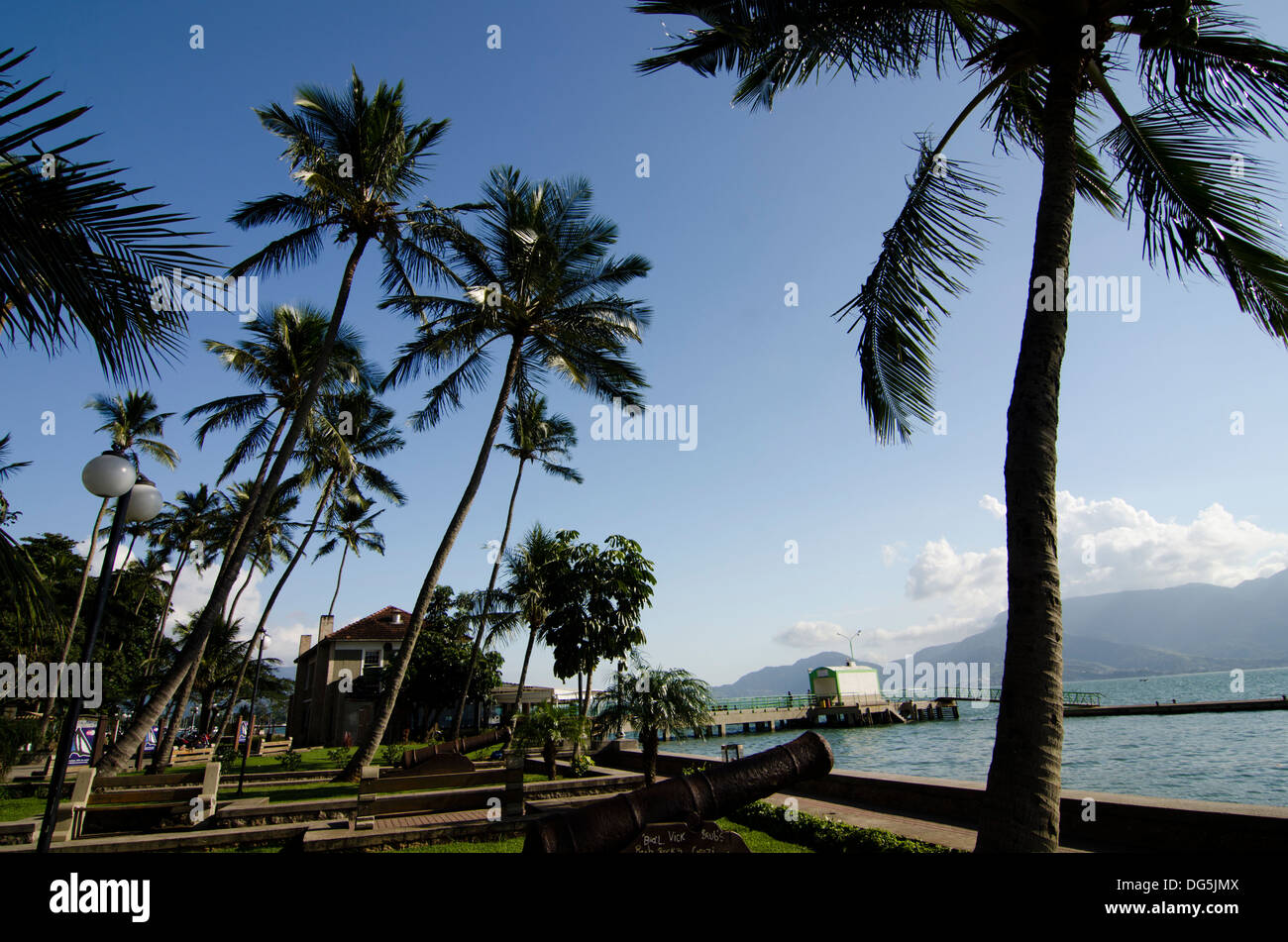 Le centre-ville de l'île d'Ilhabela, rive nord de l'état de Sao Paulo, lieu touristique Banque D'Images