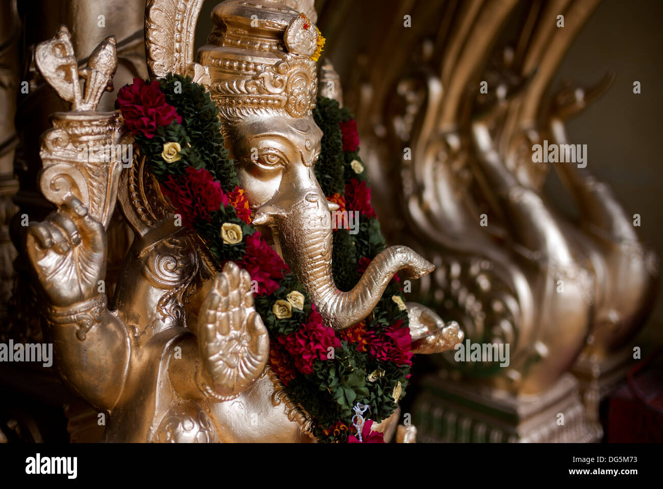 Statue de Ganesh peint d'or. L'Inde Banque D'Images