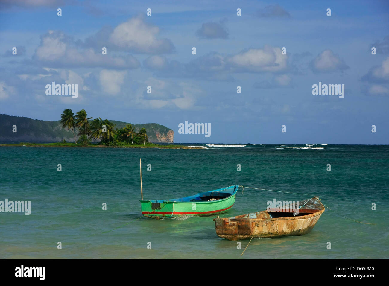 Vieux bateaux à Las Galeras, Samana peninsula, République Dominicaine Banque D'Images