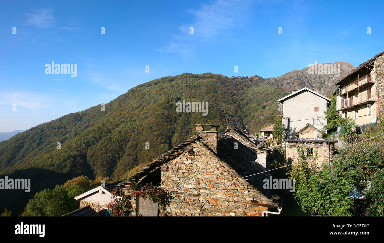 Scareno - petit village de la montagne de l'Italie Banque D'Images