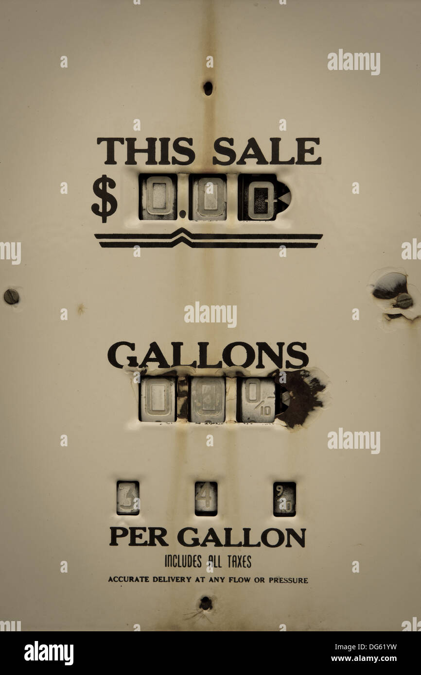 Pompe à gaz rétro, une vieille station-service dans l'Utah, aux Etats-Unis Banque D'Images