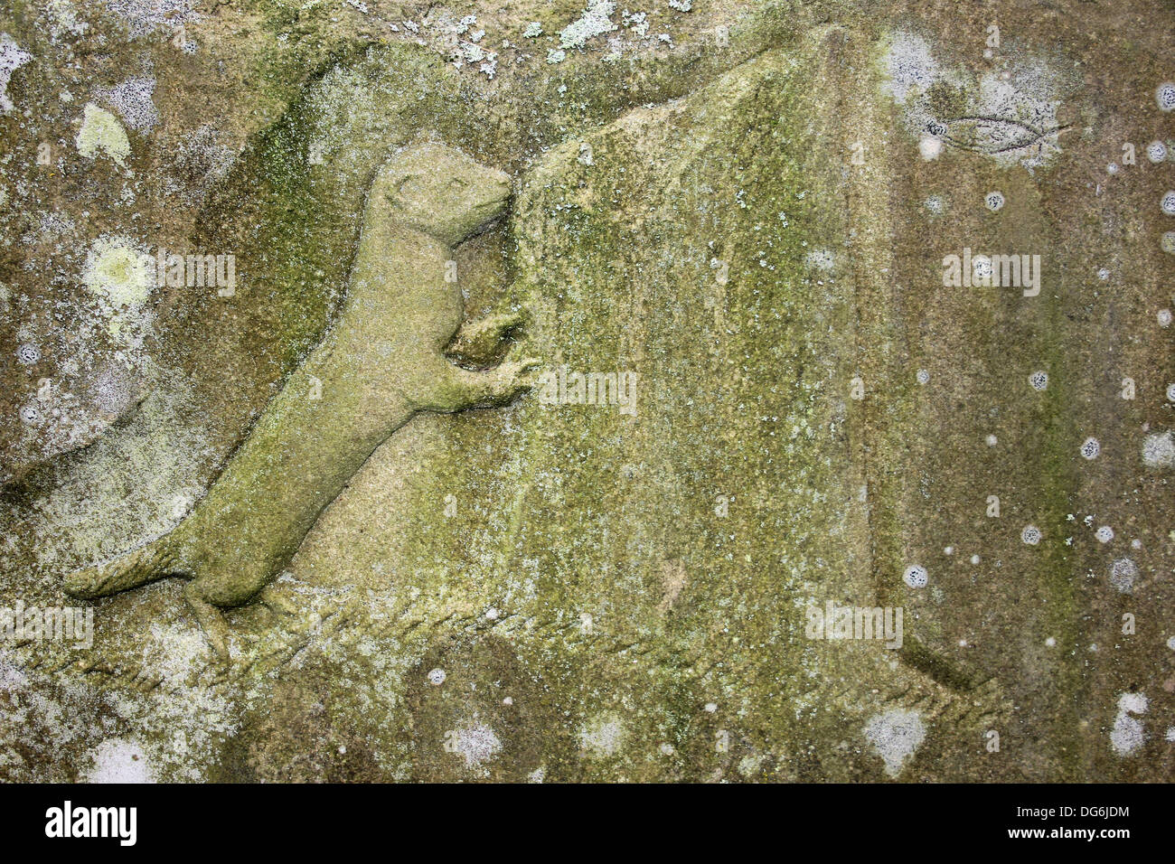 La sculpture sur pierre d'une hermine à Carsington Water, Derbyshire, Royaume-Uni Banque D'Images