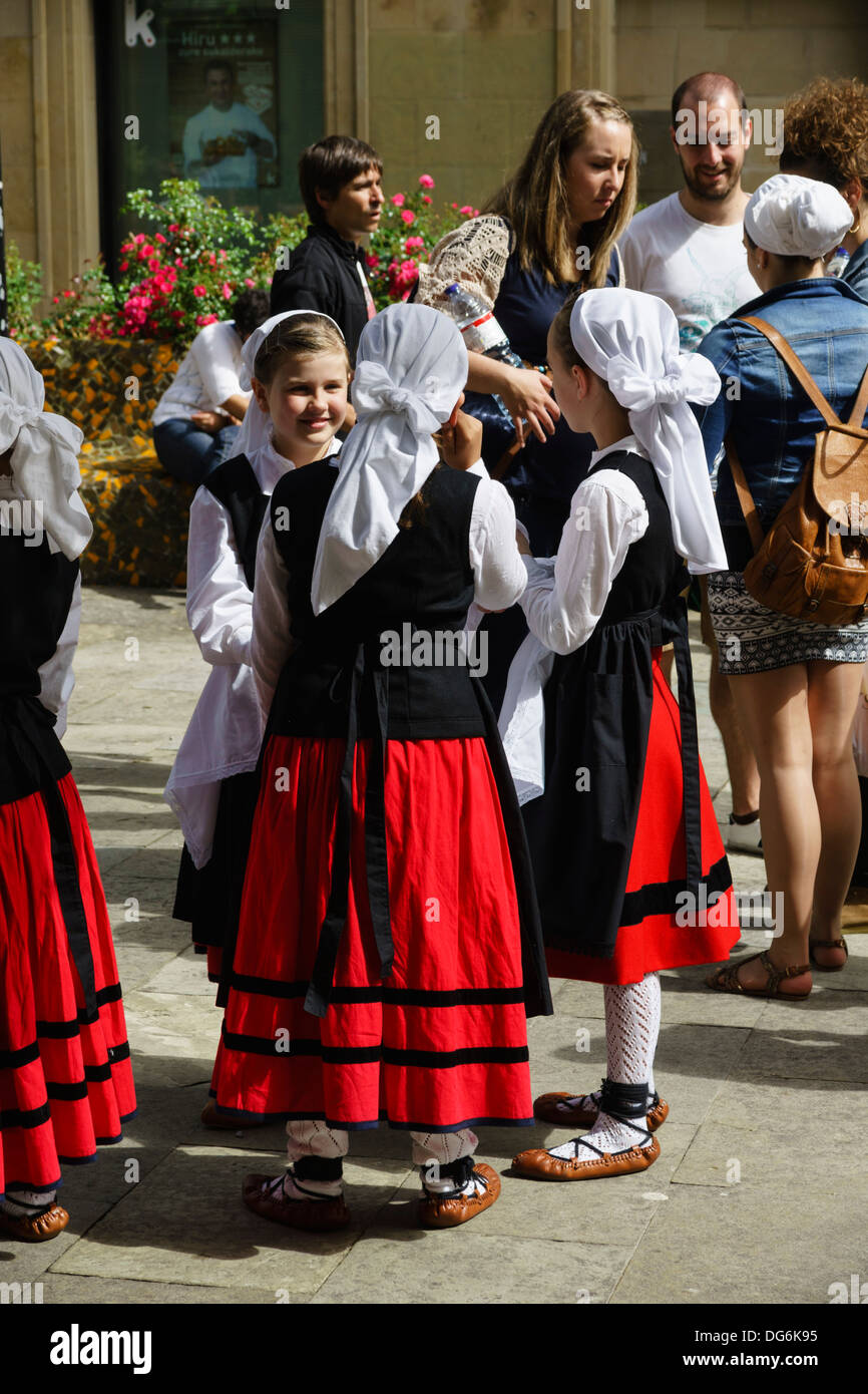 Costume folklorique espagnol Banque de photographies et d'images à haute  résolution - Alamy