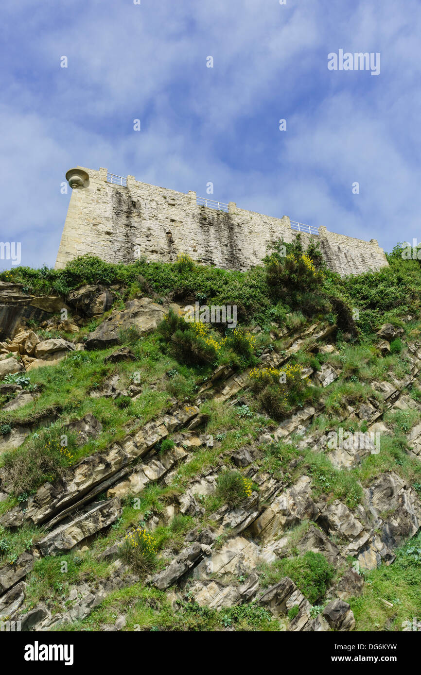 Pays basque, Euskadi - San Sebastian. Les murs du château de la colline Urgull. Banque D'Images