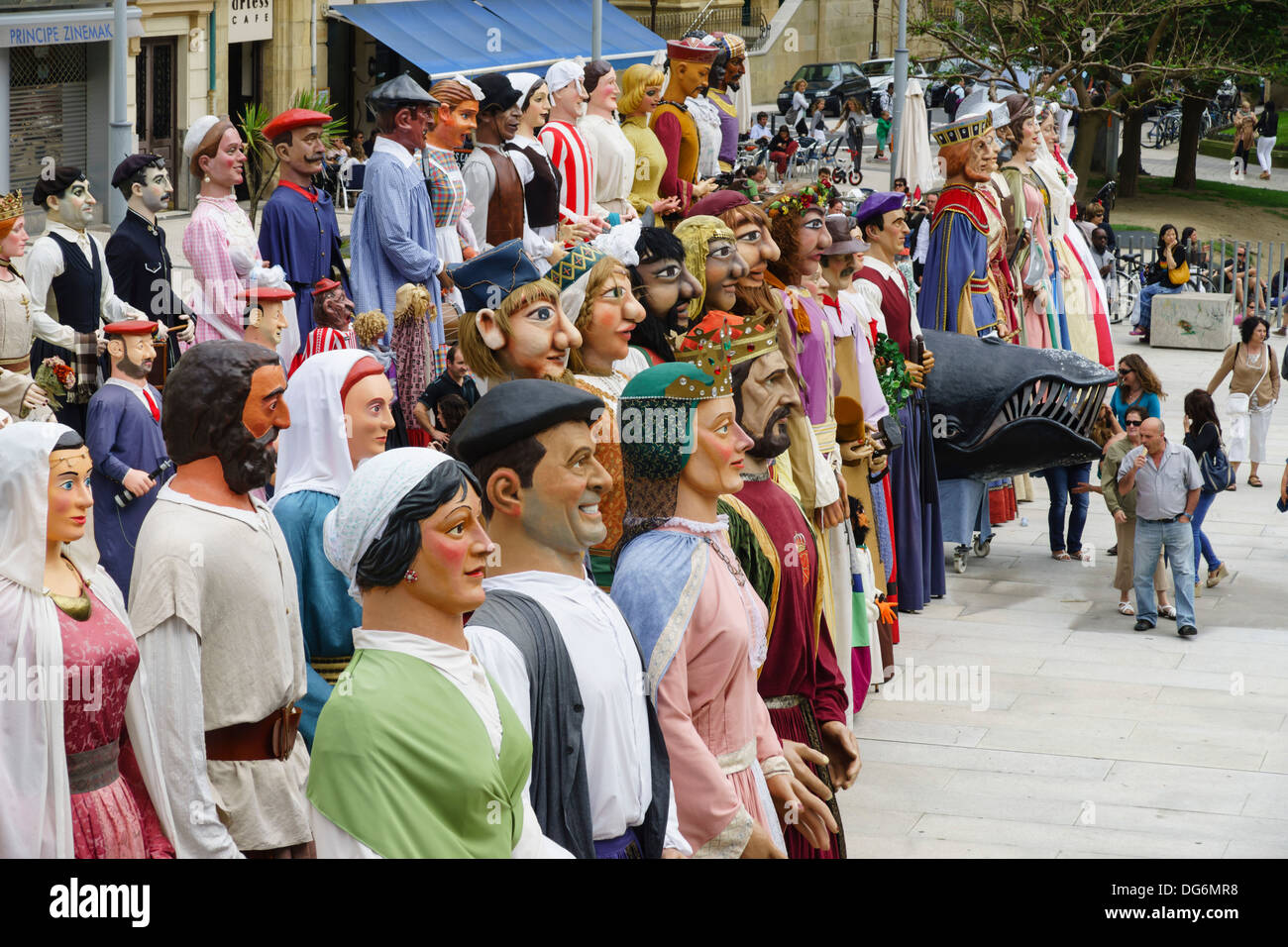 San Sebastian - Festival 29 juin 2013, 200 e anniversaire de la libération de la ville par Napoléon +portugais. Dancing géants. Banque D'Images