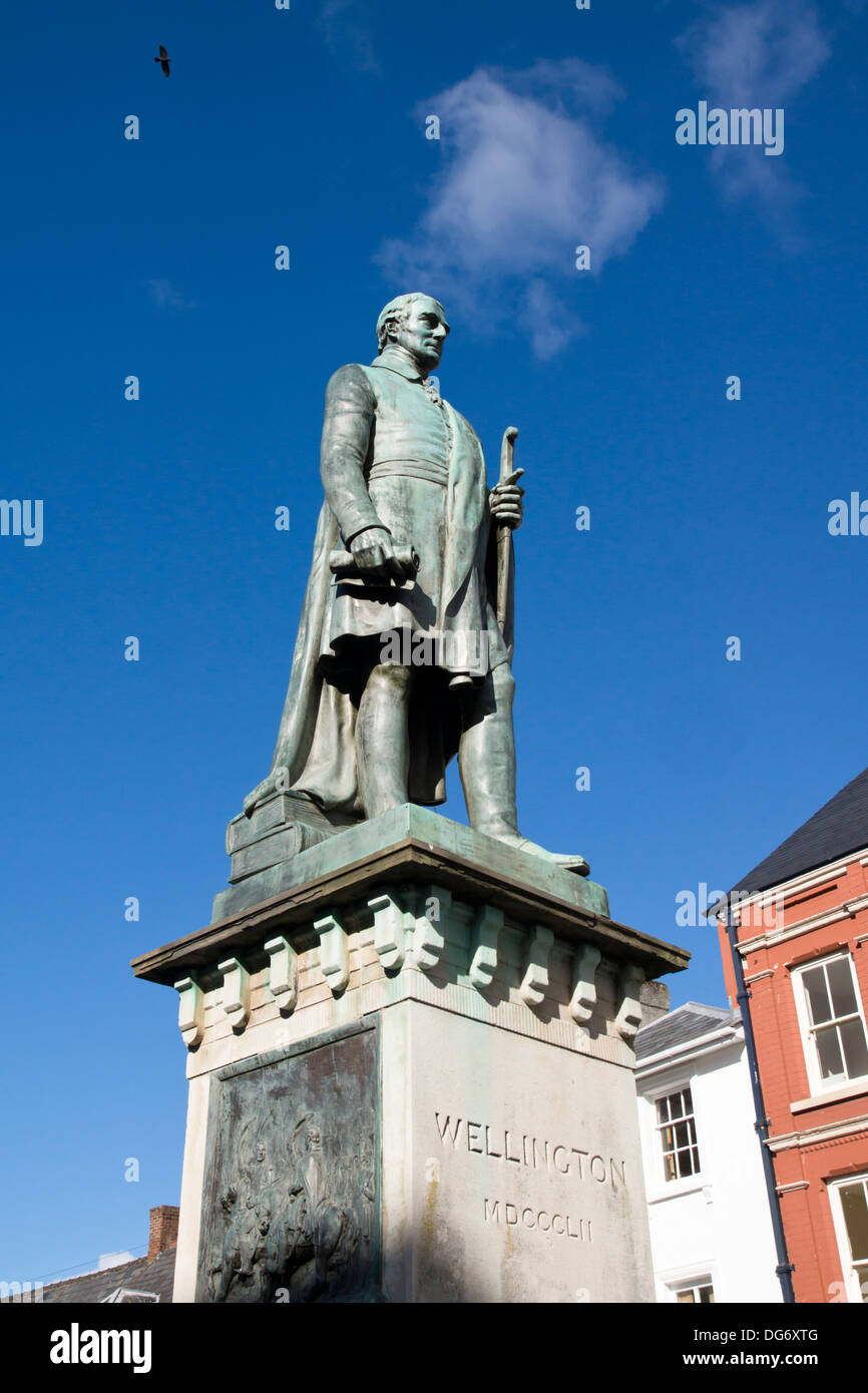 Une petite ville rurale de Brecon Powys Pays de Galles UK en statue de Wellington Banque D'Images