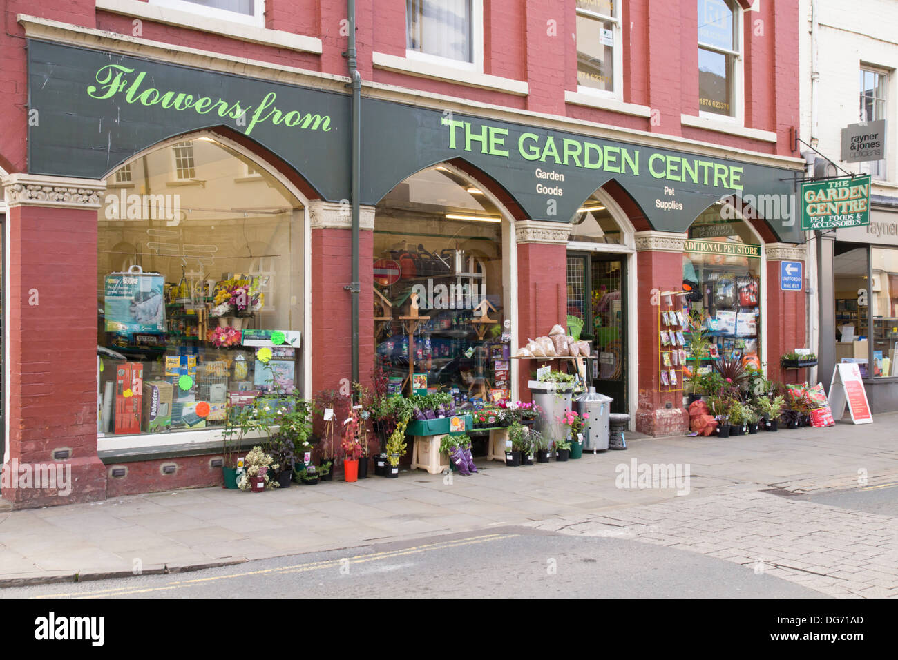 Une petite ville rurale de Brecon Powys Pays de Galles UK dans le centre de jardin Shop Banque D'Images