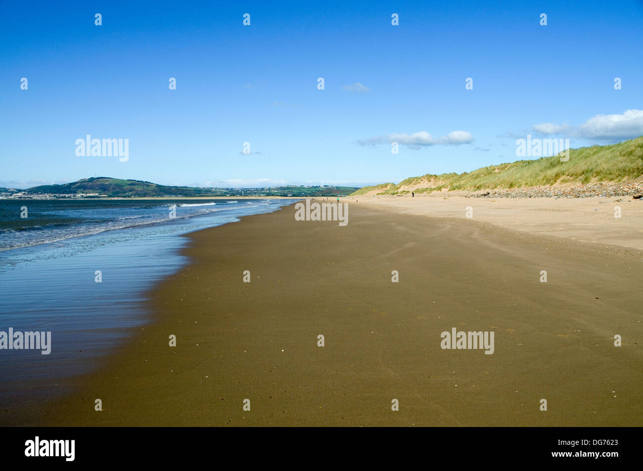 Aberavon Beach, Port Talbot, avec vue sur la Baie de Swansea, Pays de Galles du Sud. Banque D'Images