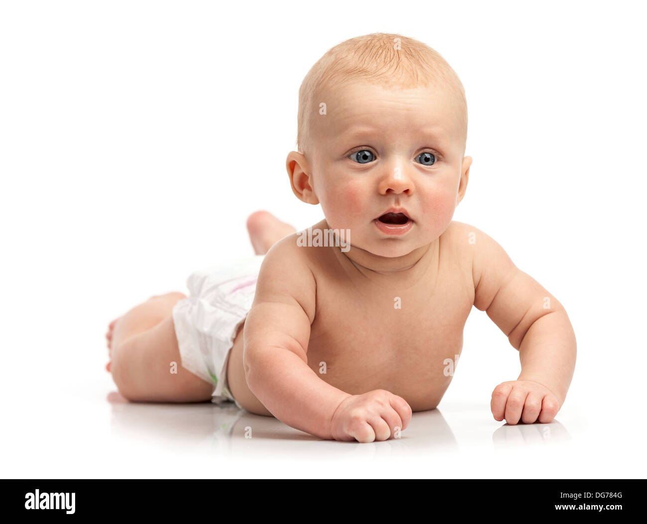 Cute baby boy lying on stomach over white background Banque D'Images