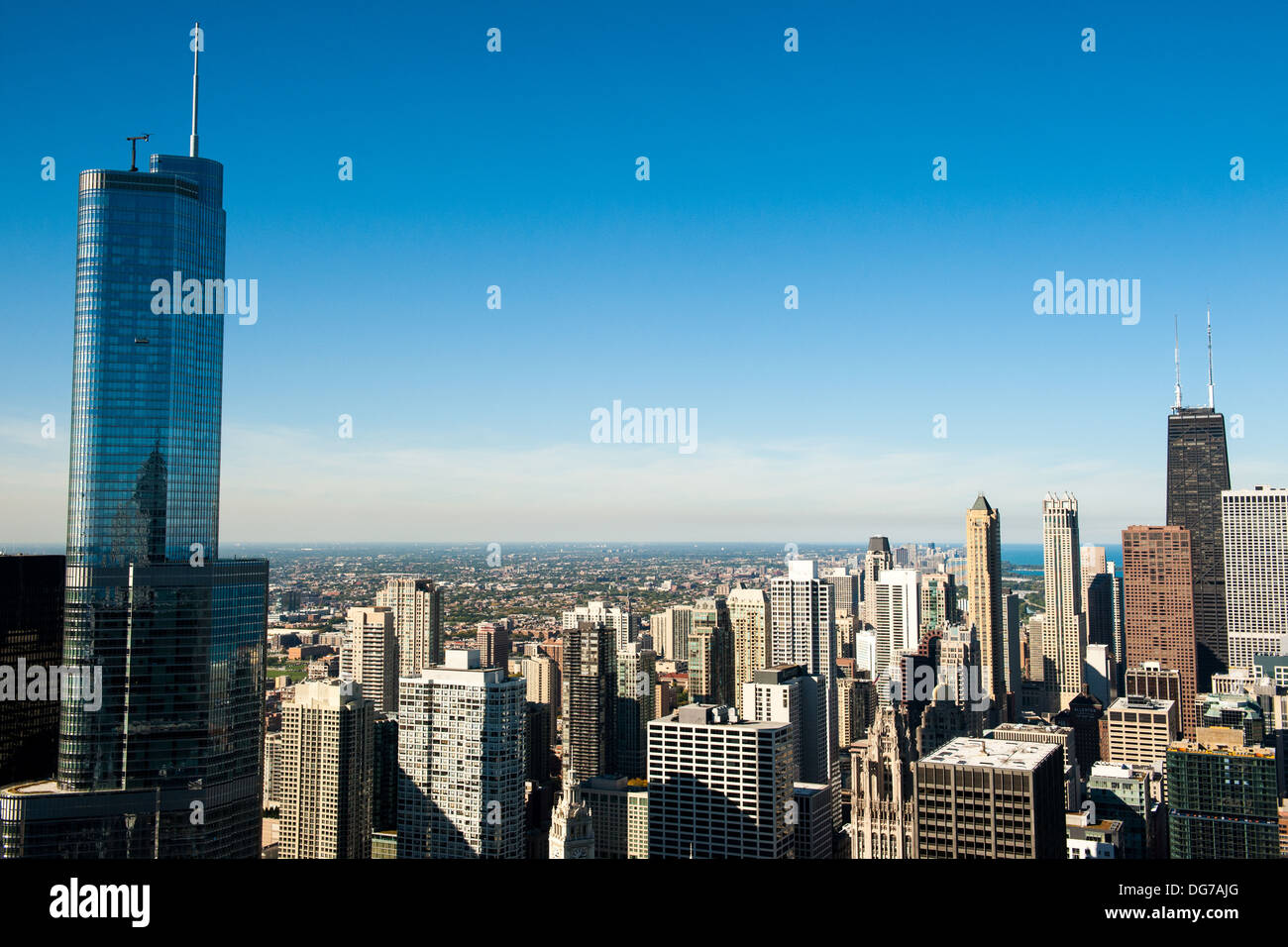 CHICAGO, IL - 9 octobre : une vue au nord de l'horizon de Chicago, y compris la Trump Tower et le John Hancock Center Banque D'Images