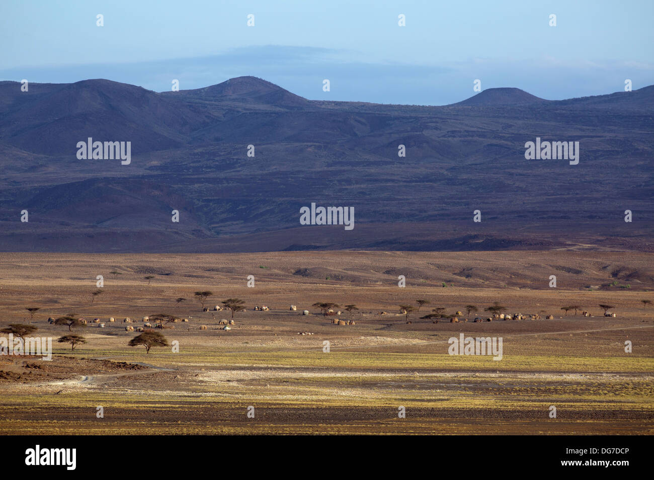 Un village près de Loiyangalani Turkana, Le Lac Turkana, au Kenya. Banque D'Images