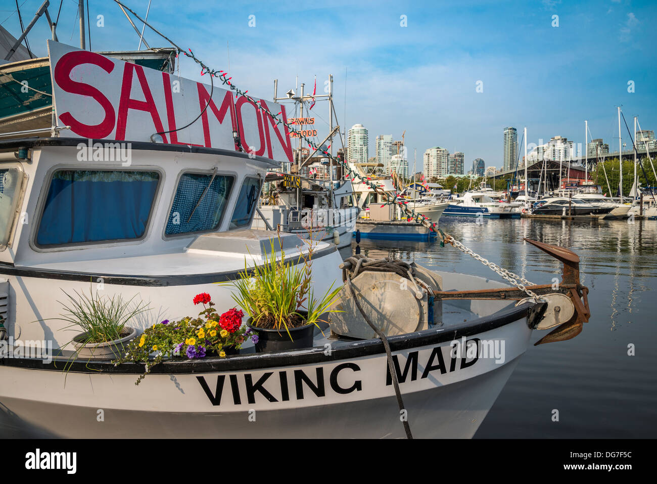 Vente de bateau de pêche du saumon frais, False Creek, Vancouver, British Columbia, Canada Banque D'Images