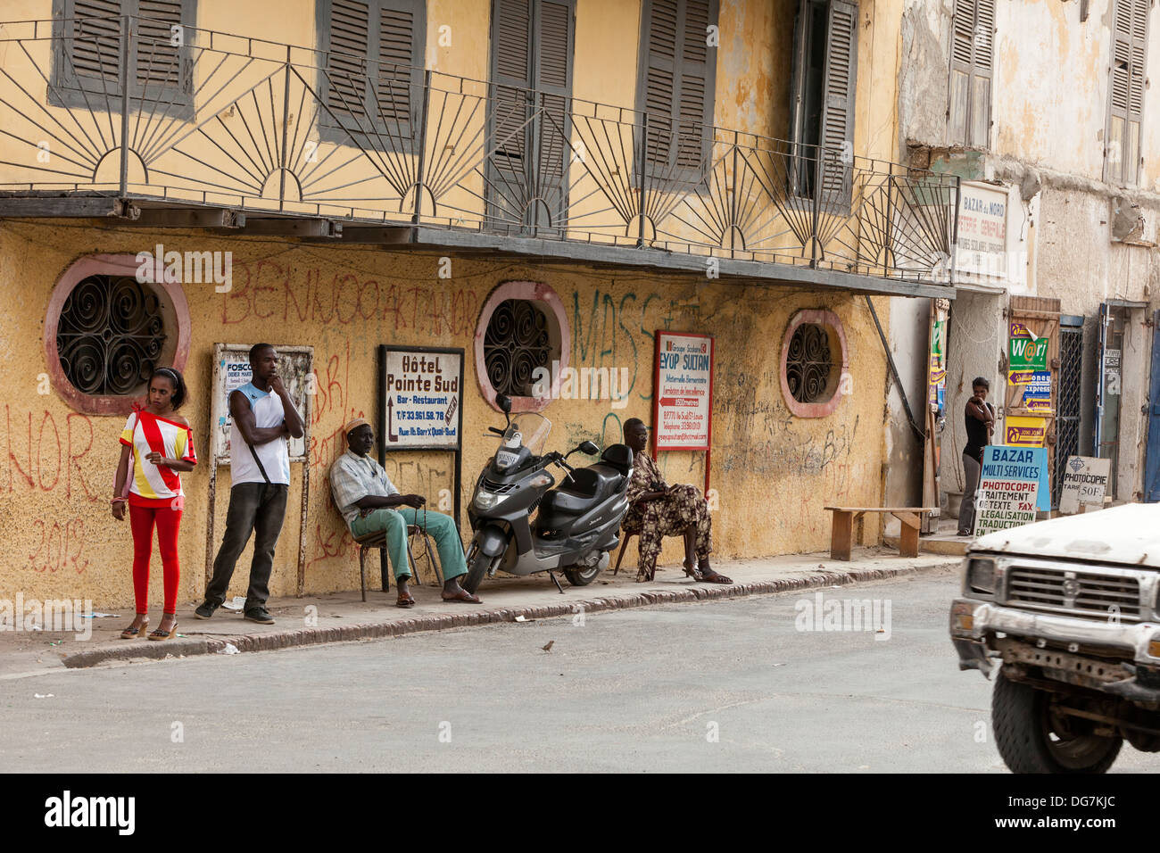 Sénégal, Saint Louis. Scène de rue. Banque D'Images