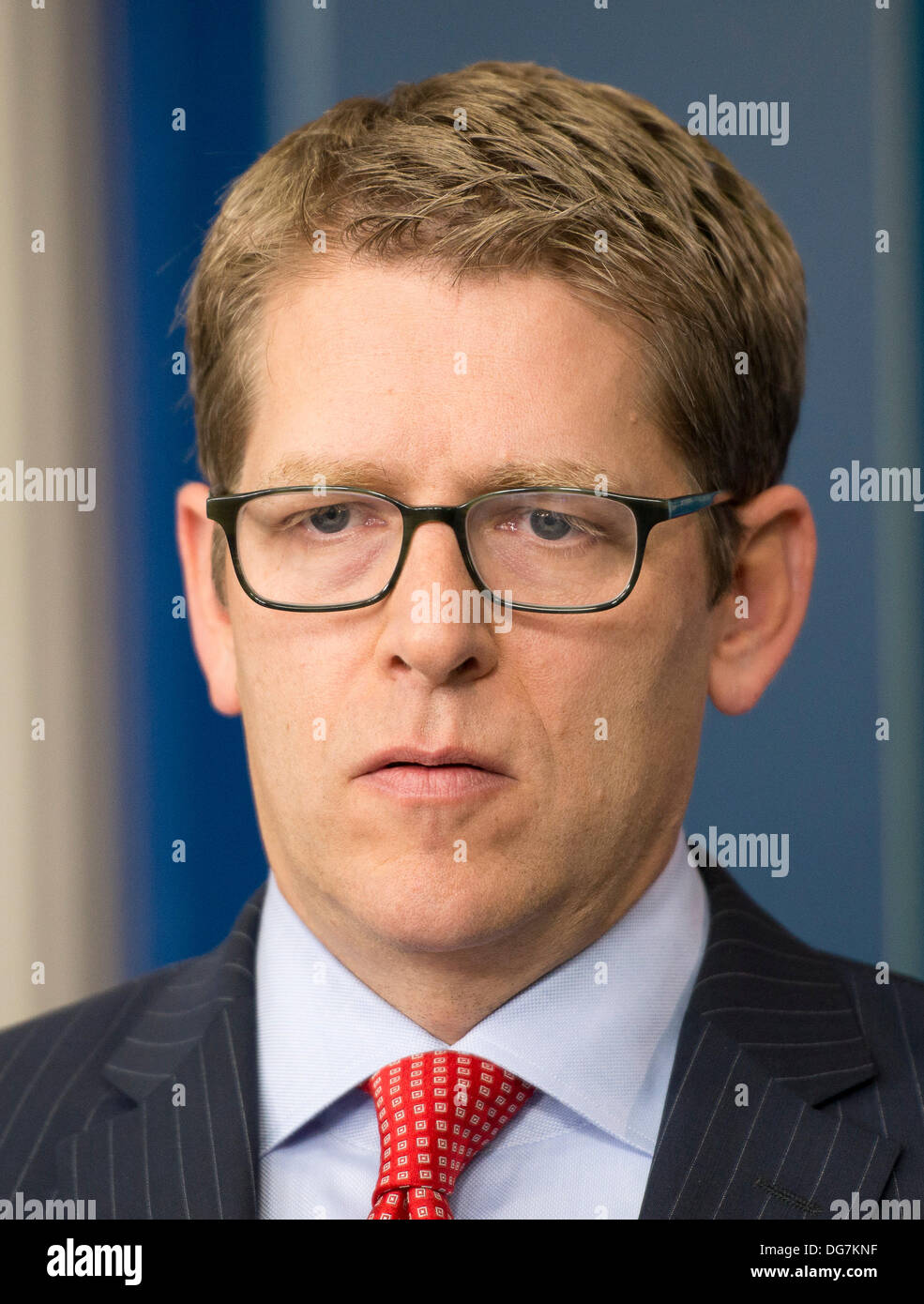 Secrétaire de presse de la Maison Blanche Jay Carney effectue ses quotidiennes d'information dans la salle de presse Brady de la Maison Blanche à Washington, DC le mardi 15 octobre, 2013. Credit : Ron Sachs / CNP/dpa/Alamy Live News Banque D'Images