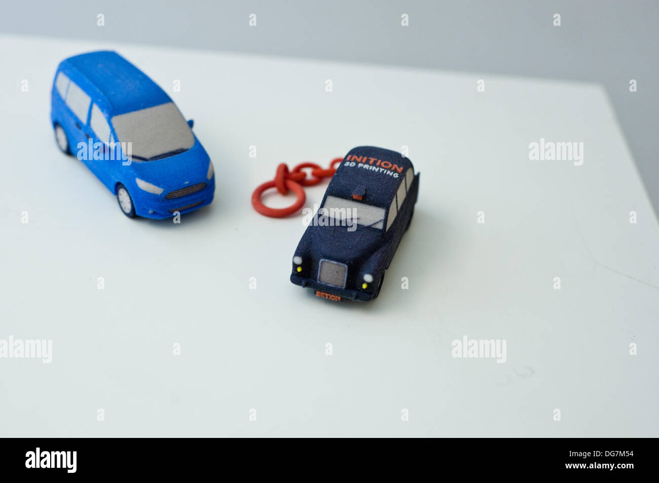Londres, Royaume-Uni - 10 octobre 2013 : PLA PLA (Poly Acide lactique) 3D printed voitures sont affichées à l'quantifiée, tout en 3D Studio o dem à Shoreditch, East London. Banque D'Images