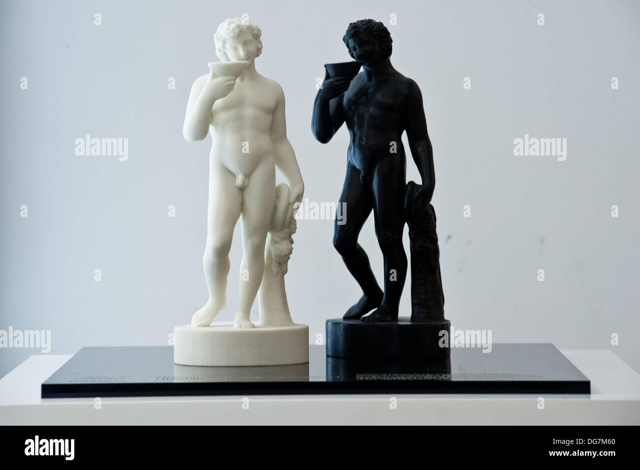 Londres, UK - 9 octobre 2013 : Numérisation 3D et 3D printed reproductions sculpture Bacchus par Wedgwood pour musée Fitzwilliam sont sur l'affichage à l'quantifiée, tout en 3D Studio démo à Shoreditch, East London. Banque D'Images