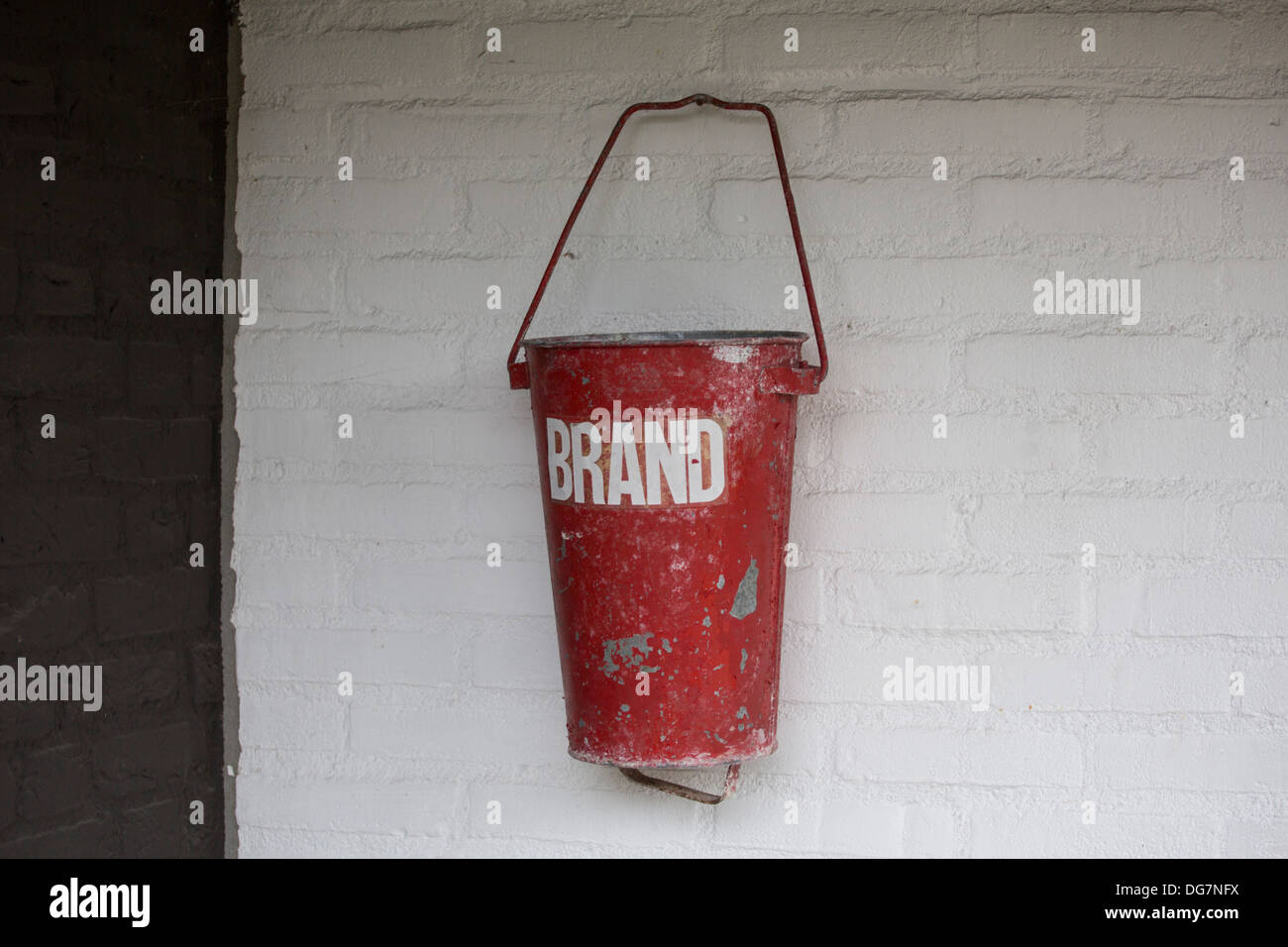 Old vintage Dutch fire bucket Banque D'Images