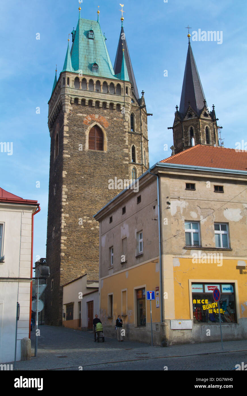 Vieille ville de Kolin avec Zvonice tower et Sv église Bartolomej Bohême Centrale République Tchèque Europe Banque D'Images