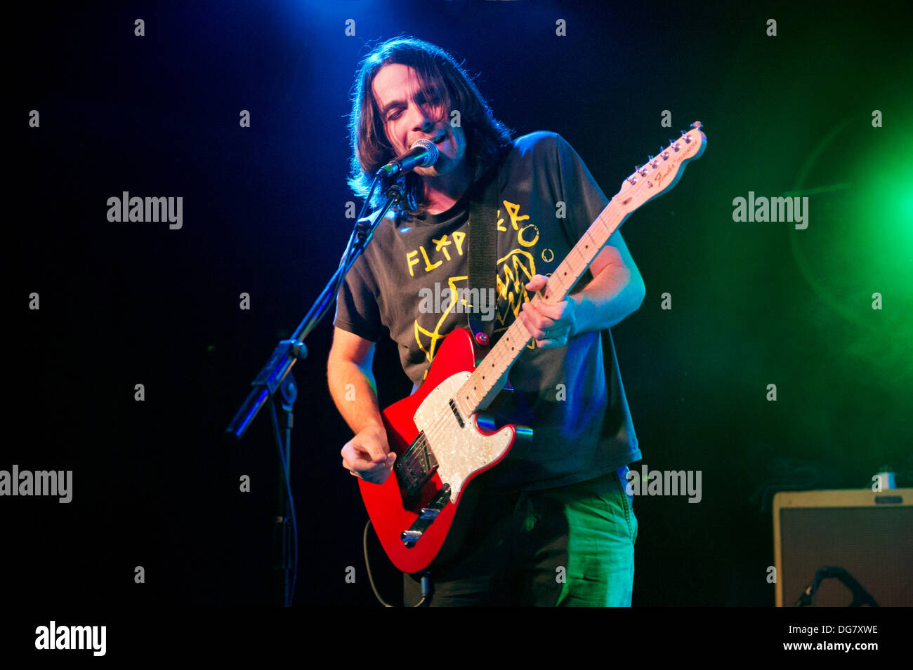 Manchester, UK. 15 Oct, 2013. Groupe de rock indépendant américain Sebadoh jouer une des deux dates au Royaume-Uni à la Manchester Academy, 15 octobre 2013. Jason Loewenstein auteur-compositeur, chant, guitare et basse. © John Bentley/Alamy Live News Banque D'Images Manchester, UK. 15 Oct, 2013. Groupe de rock indépendant américain Sebadoh jouer une des deux dates au Royaume-Uni à la Manchester Academy, 15 octobre 2013. Jason Loewenstein auteur-compositeur, chant, guitare et basse. © John Bentley/Alamy Live News Banque D'Images