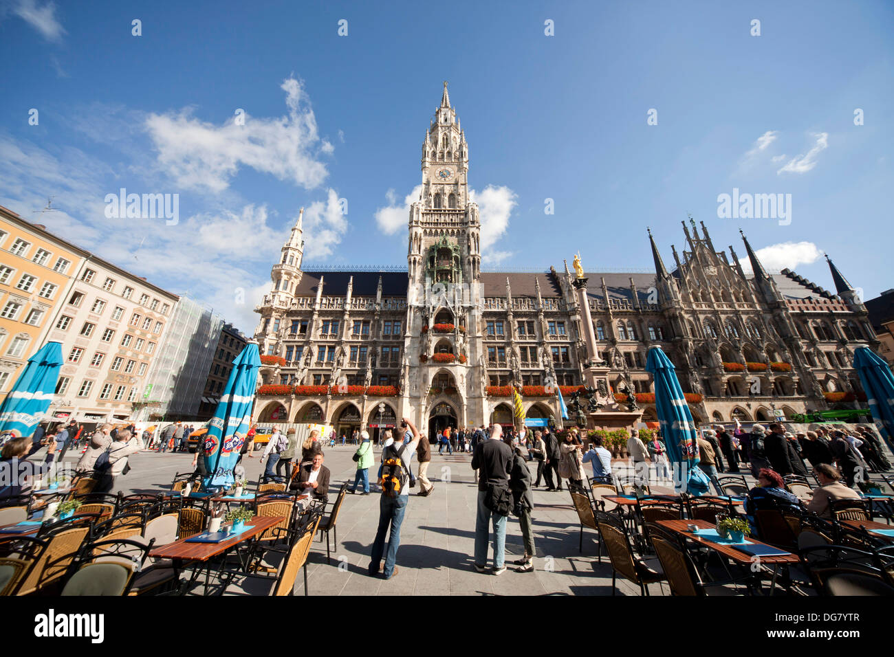 La nouvelle mairie Neues Rathaus sur la place Marienplatz à Munich, Bavière, Allemagne Banque D'Images