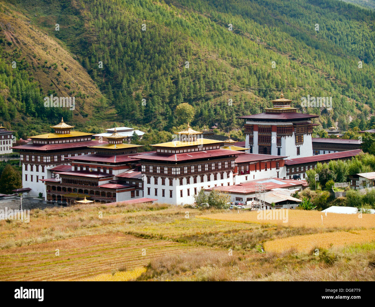 Tashichhoedzong est un monastère bouddhiste et forteresse sur le bord nord de la ville de Thimphu au Bhoutan Banque D'Images