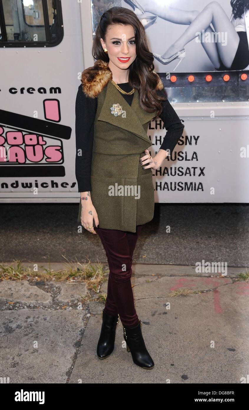 New York, NY, USA. 15 Oct, 2013. Cher Lloyd lors d'une apparition publique pour Cher Lloyd and CoolHause camion de crème glacée donner loin, Covenant House, New York, NY Le 15 octobre 2013. © Kristin Callahan/Everett Collection/Alamy Live News Banque D'Images