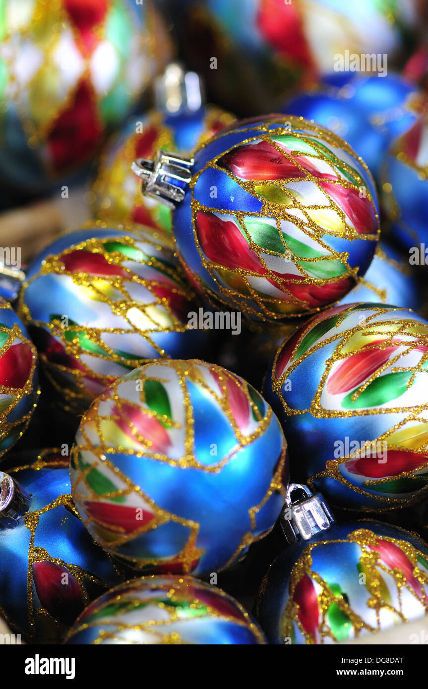 Des boules de Noël pour la vente au marché de Noël, Barcelone. La 
