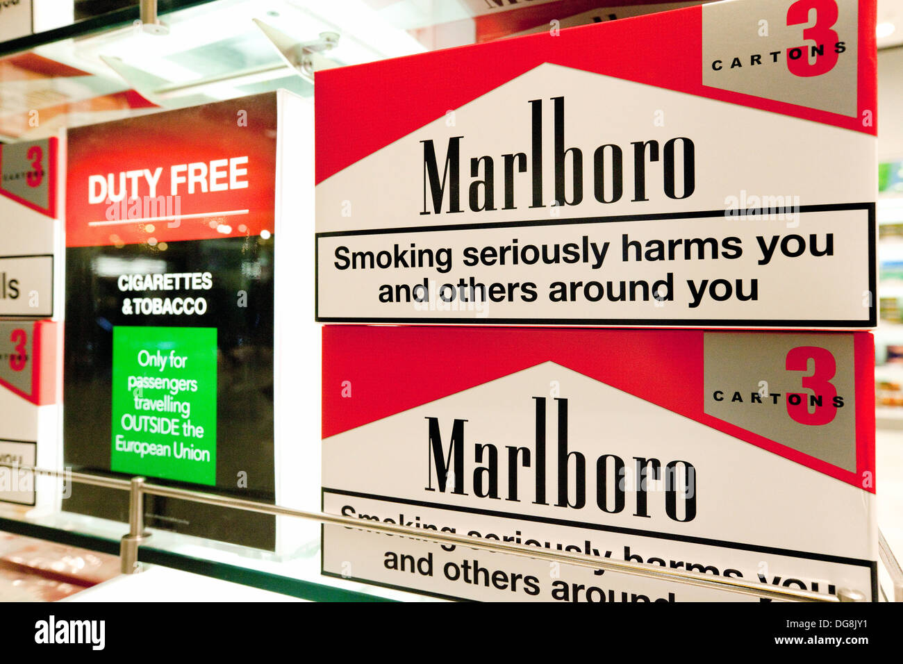 Marlboro cigarettes Banque de photographies et d’images à haute résolution Alamy