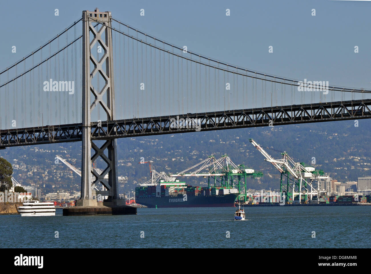 San Francisco Oakland Bay Bridge, port d'Oakland Banque D'Images