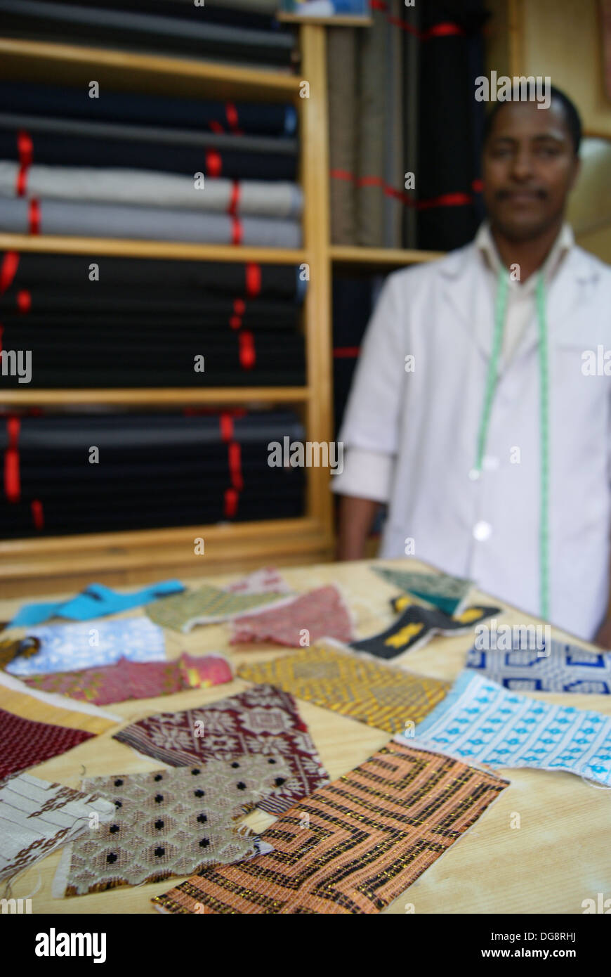 Adapter et ses échantillons à Addis Ababa, Ethiopie Banque D'Images