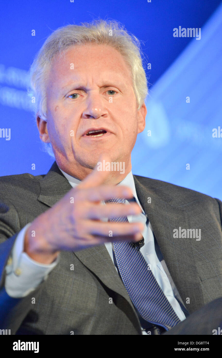 Washington, DC, USA. 16 Oct, 2013. JEFFREY IMMELT, président-directeur général de General Electric, prend la parole à un forum sur la sécurité énergétique parrainé par l'obtention de l'énergie l'avenir de l'Amérique. Crédit : Jay Egelsbach/ZUMAPRESS.com/Alamy Live News Banque D'Images