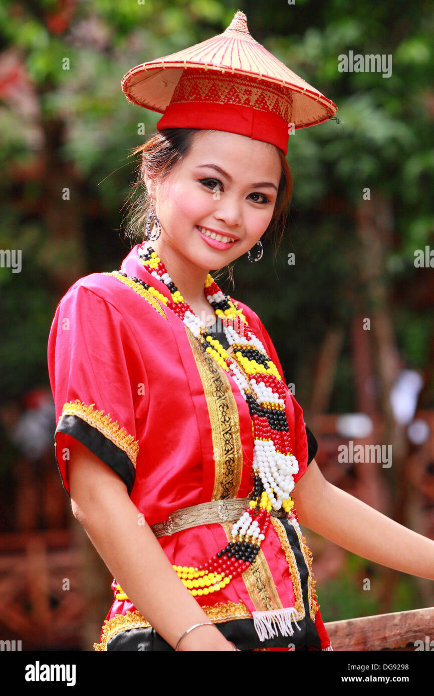 Des femmes habillées en costume traditionnel malais, Malaisie Photo Stock Alamy