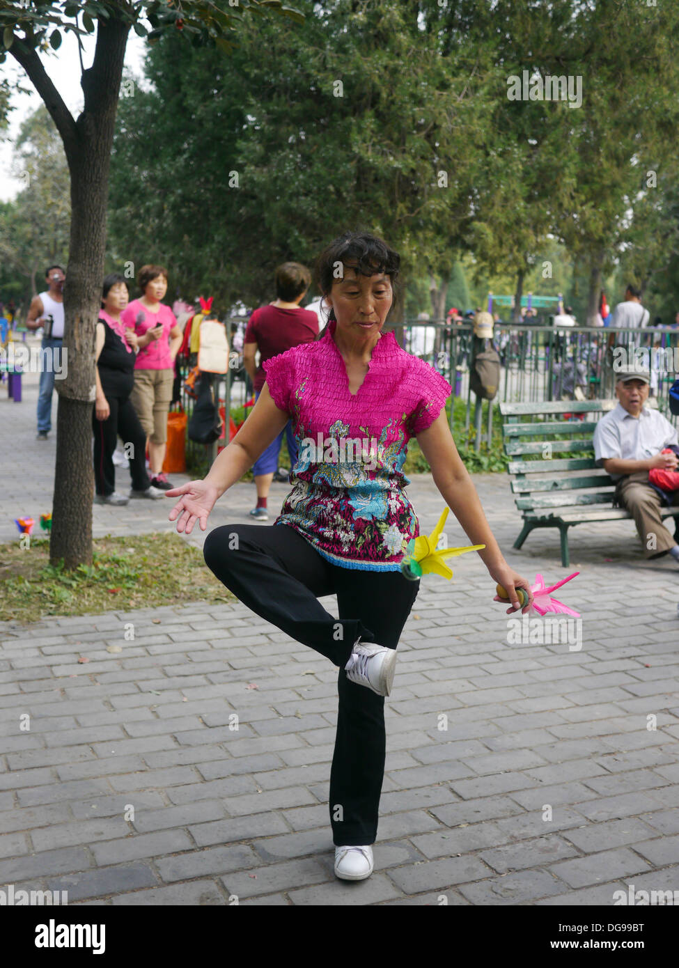 La Chine, Beijing, le tai-chi dans le parc Banque D'Images