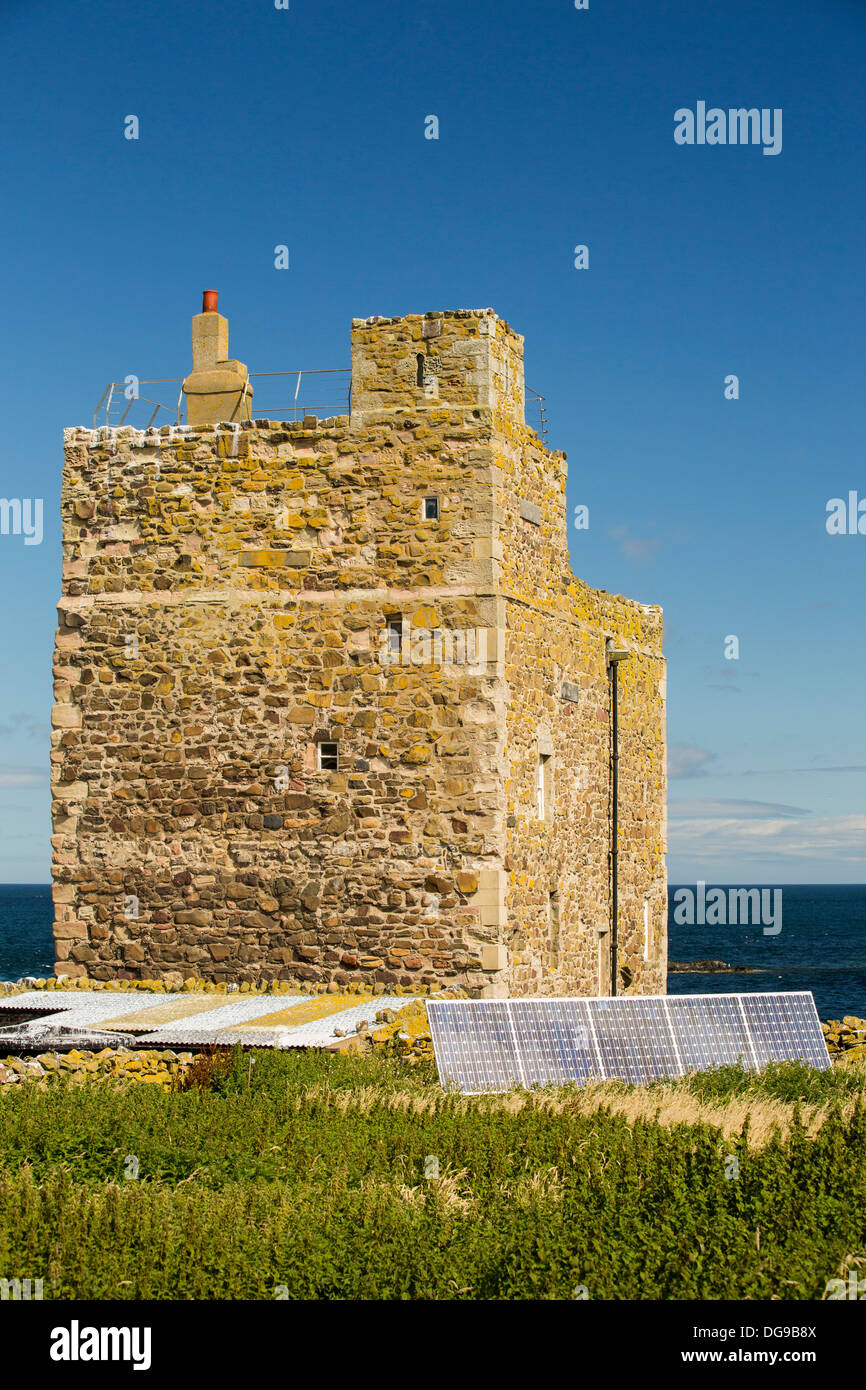 Inner Farne, sur l'Îles Farnes, off Wooler dans Northumberland avec un panneau solaire pour fournir de l'électricité. Banque D'Images