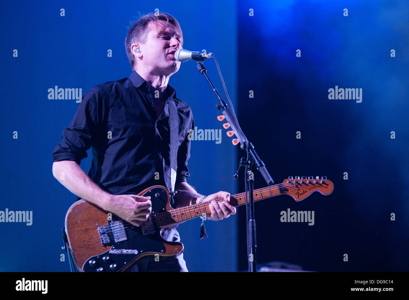Alex Kapranos du groupe de rock indépendant écossais Franz Ferdinand lors du Festival Openair Zurich 2013. Banque D'Images