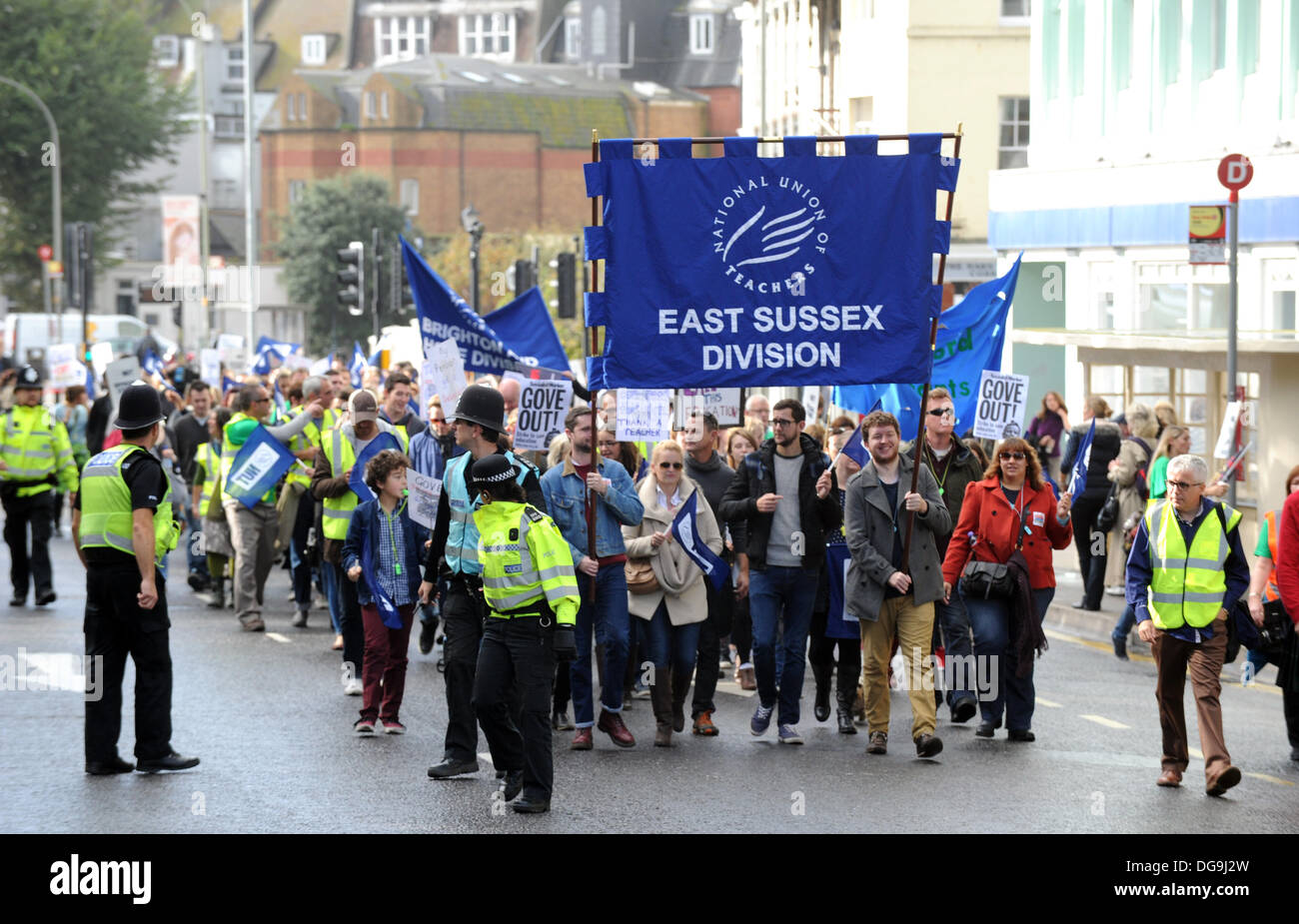 Des milliers d'enseignants en grève dans Brighton aujourd'hui dans le cadre de leurs plans nationaux d'action d'un jour contre les coupures à leur solde et pensions Banque D'Images