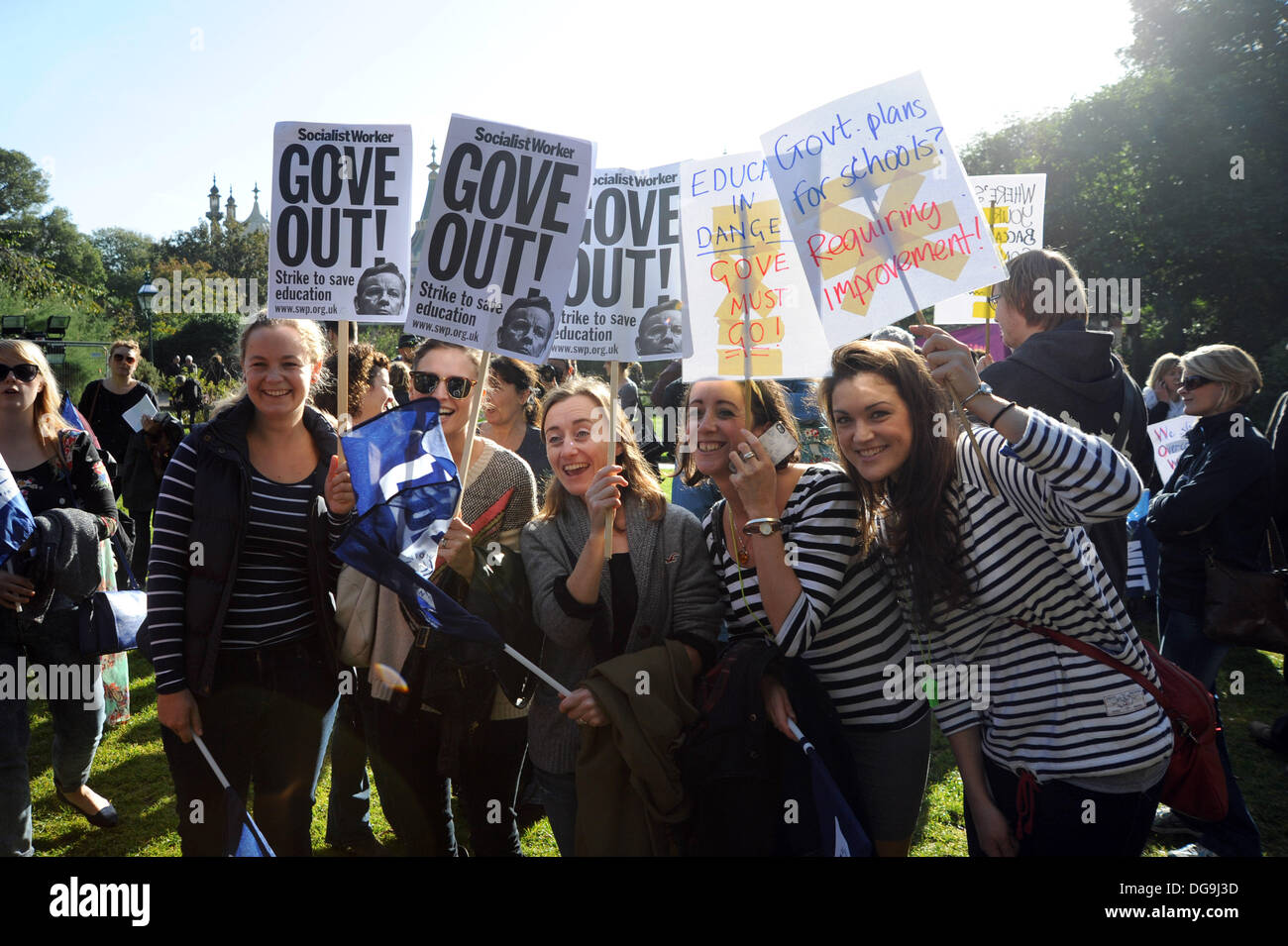 Des milliers d'enseignants en grève dans Brighton aujourd'hui dans le cadre de leurs plans nationaux d'action d'un jour contre les coupures à leur solde et pensions Banque D'Images