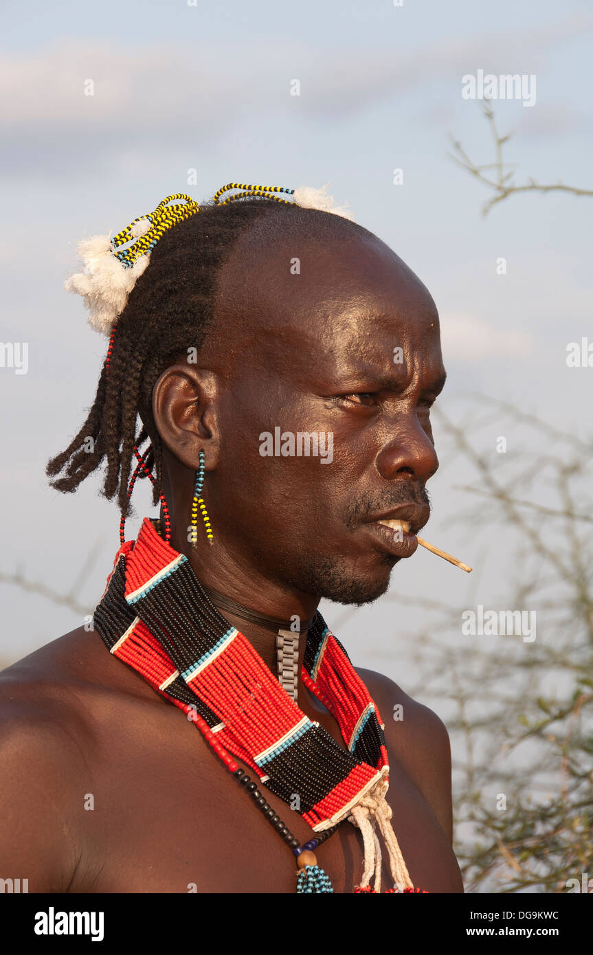 Portrait d'un homme à Hamar et Rasta colliers, boucles d'hairstyle, vallée  de la rivière Omo, dans le sud de l'Éthiopie Photo Stock - Alamy