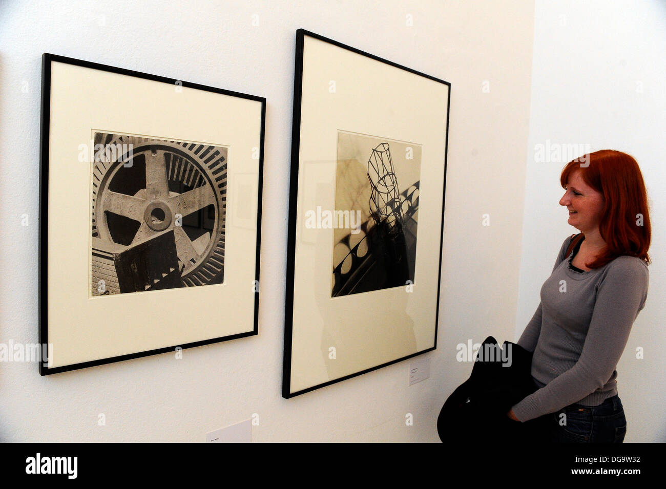 Brno, République tchèque. 17 Oct, 2013. Moins connu et célèbre ses travaux de photographe moderniste tchèque Jaromir Funke sont perçus au sein de l'exposition appelée entre construction et de l'émotion dans la Galerie morave à Brno, en République tchèque, le 17 octobre 2013. © Vaclav Salek/CTK Photo/Alamy Live News Banque D'Images