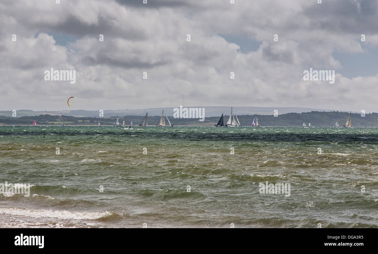 La voile sur une journée venteuse sur le Solent Banque D'Images